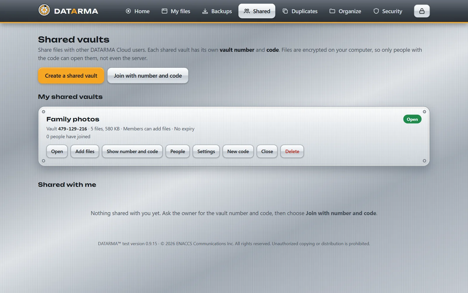 Shared vaults: the Family photos vault, with its members and settings.